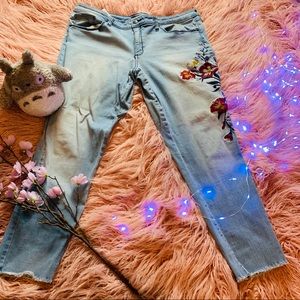 Universal Thread Embroidered Floral Jeans